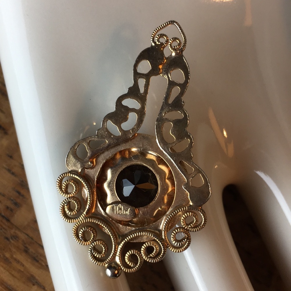 Hobe Pendant - Picture 3 of 14
